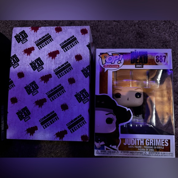 AMC The Walking Dead Supply Drop Collectible Box - Picture 6 of 12